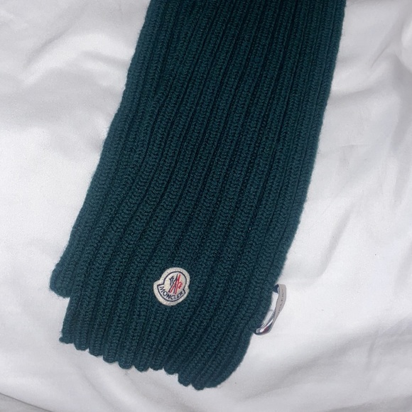 Moncler scarf - Picture 2 of 5